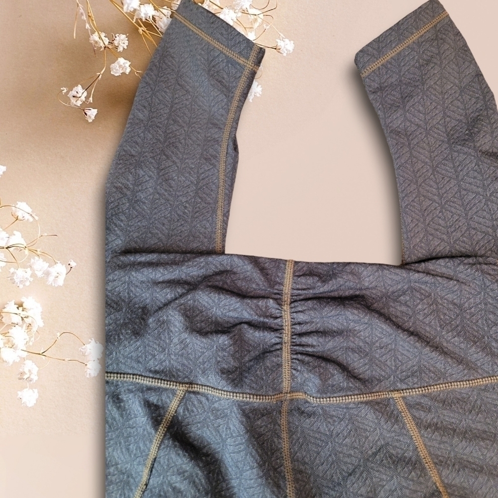 PRANA Misty Gray Textured Ruched Leggings Size XS Yoga Pants Knit - Picture 3 of 11